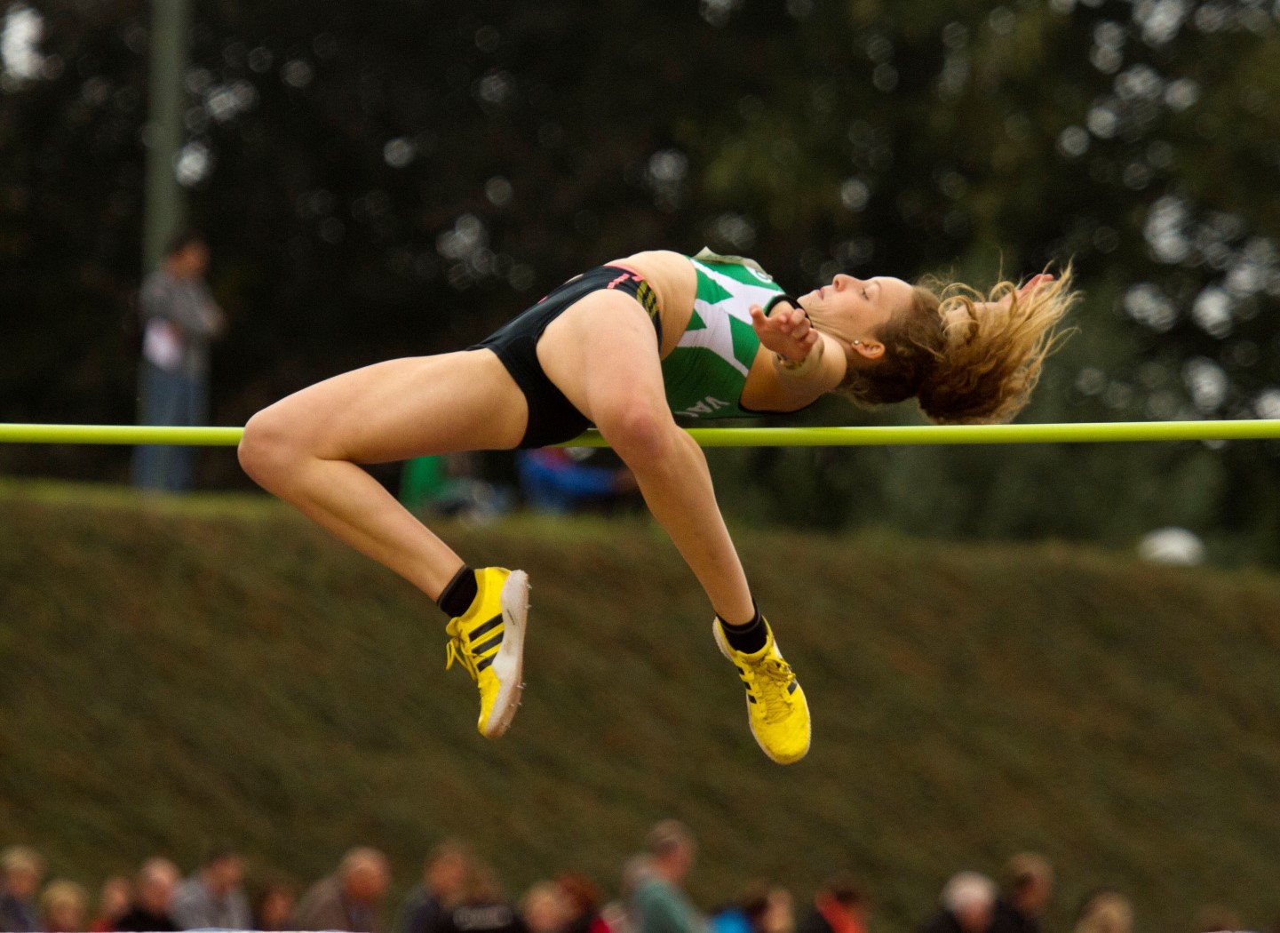 R tutorial with pole vault and high jump results: Clearing a new bar/